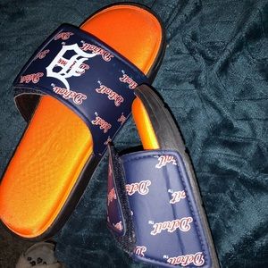 Detroit tigers baseball team slides/sandals